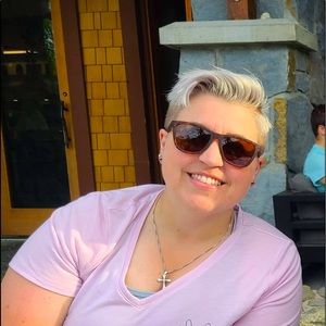 Meet your Posher, Amy